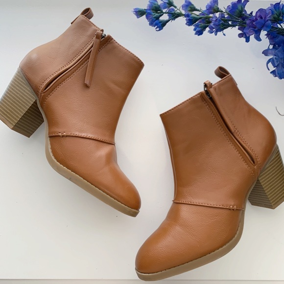 Old Navy Shoes - Old Navy Camel Side Zip Booties